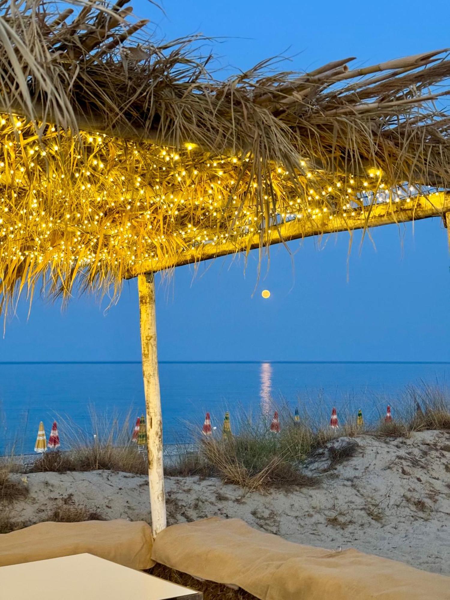 Villaggio Camping Poseidon - Bungalows & Rooms With Sea View In Nature Santa Caterina Dello Ionio Marina Exterior foto